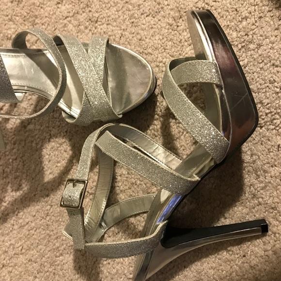 Platinum sandals heels - Picture 1 of 3